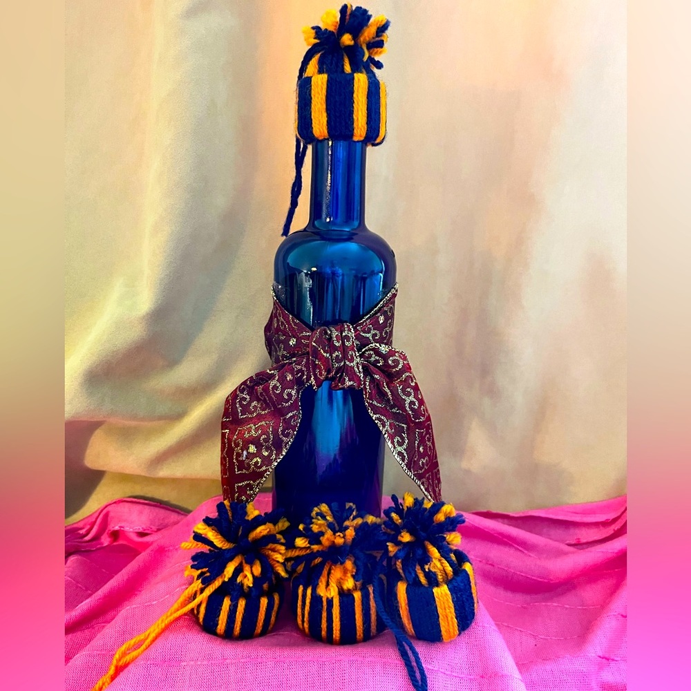 UVA Gift Giving Bottle Topper Set